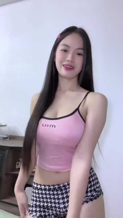 Pretty Thai girl 🧡