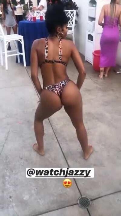 Dam her body is perfect