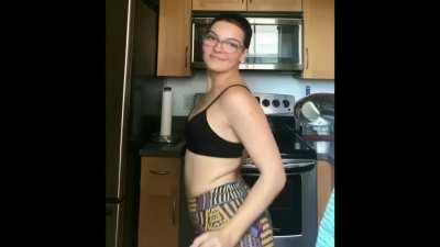 Camren Bicondova dancing 🍑