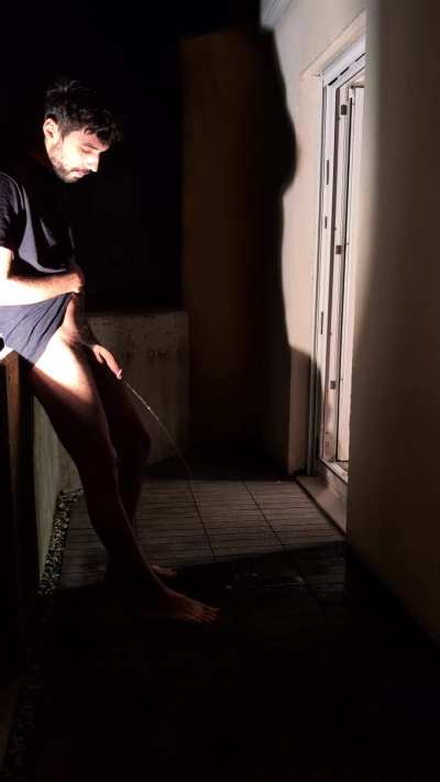 Outdoor Piss