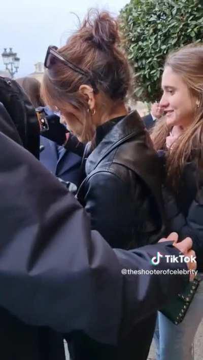 Jenna with fans in Paris