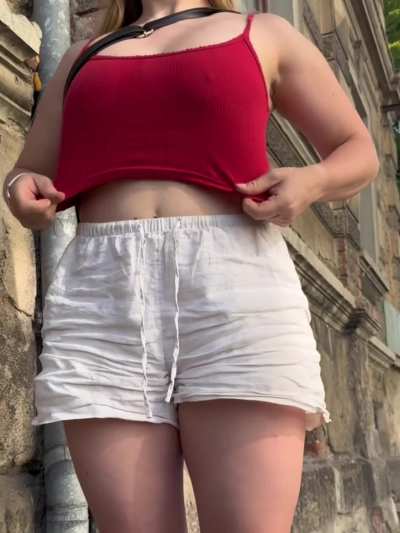 flashing in the city feels so naughty