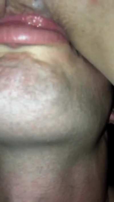 Cleaning up wife’s pussy after she’s been filled