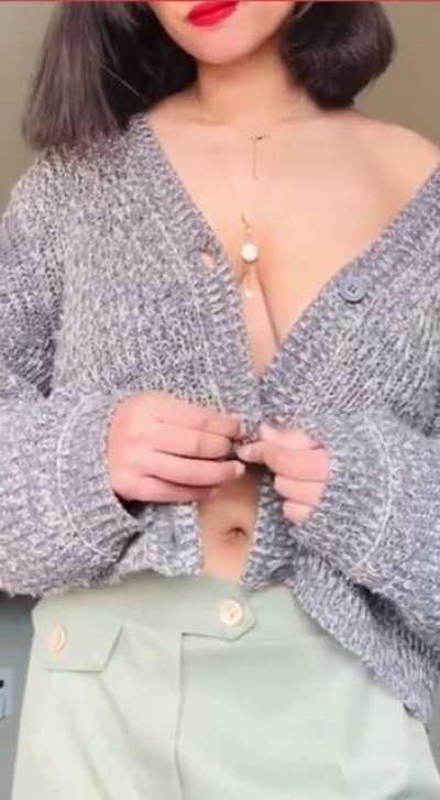 SHE SO FUCKING FINE YALL GODDAMN 🤤🤤🤤 bruh if ANYONE here needs any social media hacks for snapchat , instagram , facebook & more add naequality on snapchat// 30K TELE LINK + PROOF IN COMMENTS!