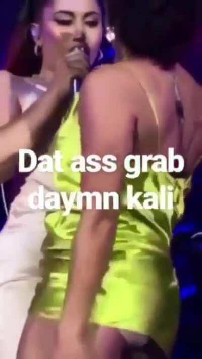 She Gets In That Ass FR