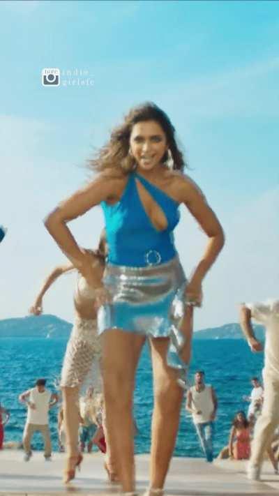 Deepika Padukone jiggling boobs