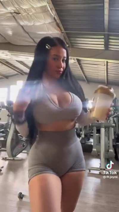 Jeyms Brenda (@fit.jeymi)