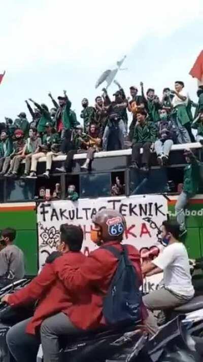 idk this is an edits or not, ane gk riset jauh-jauh cuma nyolong dari twiter