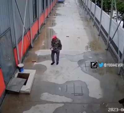 In the longer version, pup never leaves his brotherâs side for two hours until, finally, a hooman shows up.