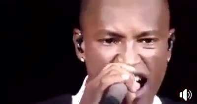 Eu conversando com a namorada do meu amigo depois deles brigarem