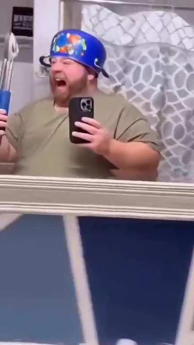 ESPOSA: DesgraÃ§ado, demorando no banheiro pq estÃ¡ me traindo na 