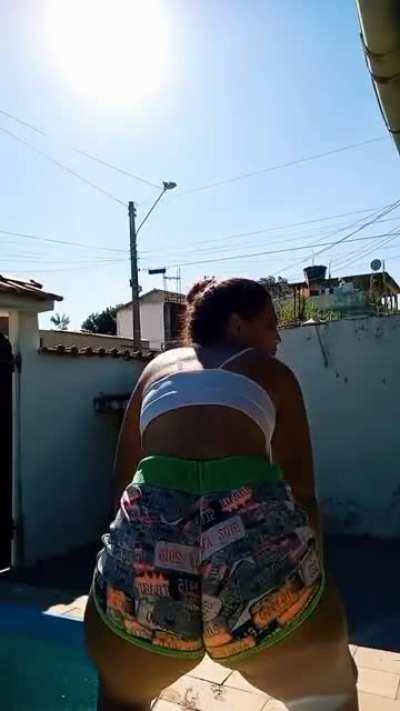 NAJ FERREIRA REBOLANDO O BUNDAO DELICIOSO