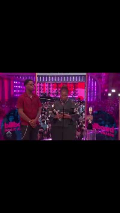 Pop Smoke‘s mother accept his bbmas award