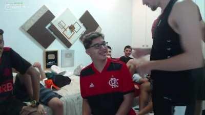 UPVOTE = ALADINLOL REALIZARÁ 3 DESEJOS