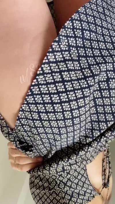 Isn’t this the perfect accessory for my sundress?🖤🔌