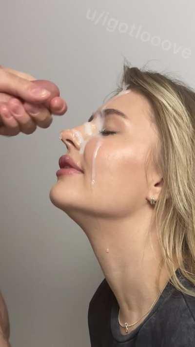 Taking that huge load right to her face