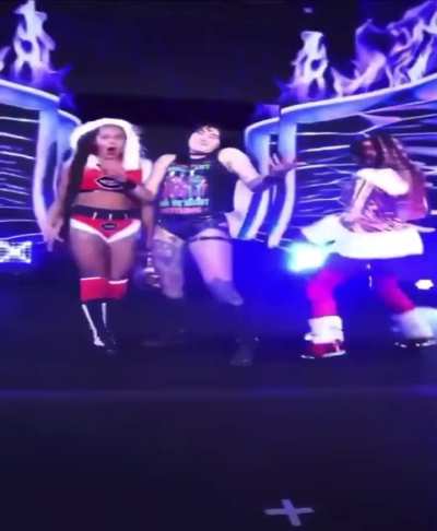 Hope everyone had a happy holiday (Rhea Ripley, Naomi, Bianca Belair)