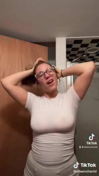 Putting Her Hair Up 😯