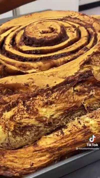 Булочка с корицей