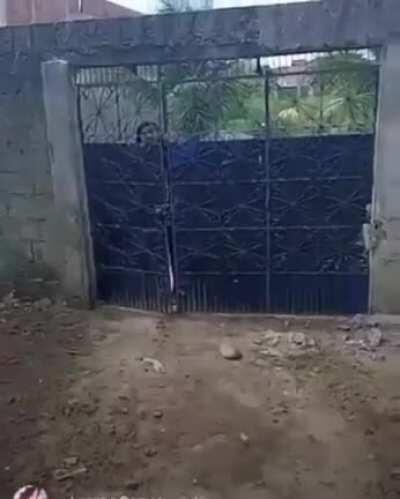 Brazilian woman goes on the house of a ex boyfriend after the break up and he does a live on Facebook showing her on full rage mode.