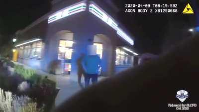 Cop tells dog to attack a suspect,but dog doesn’t see a threat