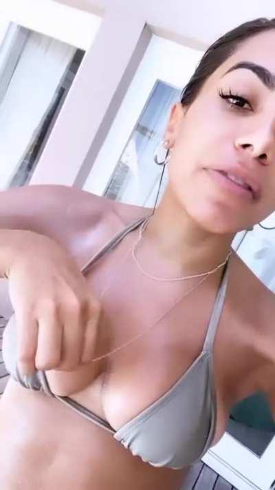 Anitta big tits