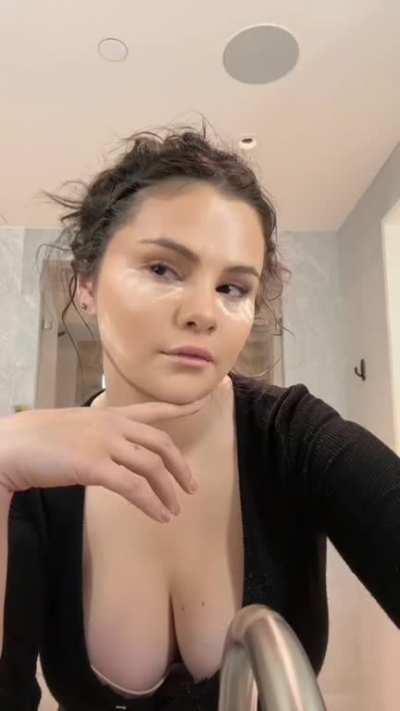 Selena unforgettable tits