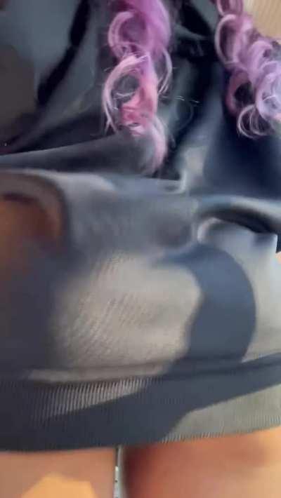 Your hoodie is perfect for hiding my juicy booty 🙌🏼🍑