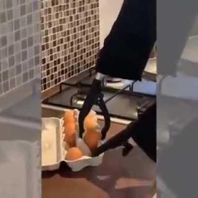 Cuando orslok intenta prepararle una cena romantica a abby