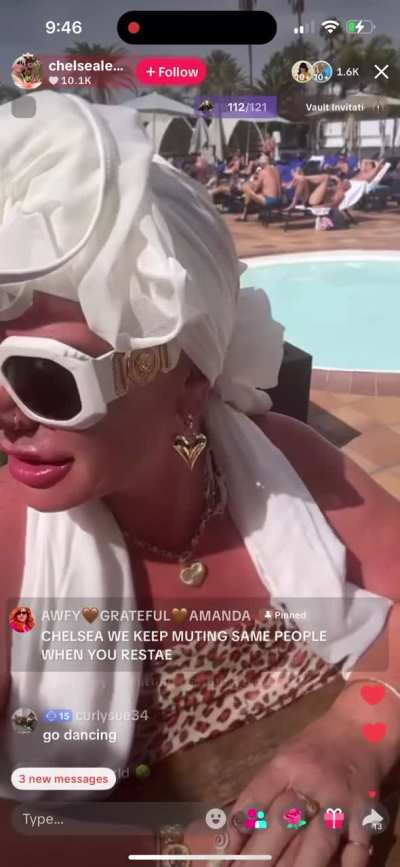 Nobody’s paying her any attention 😆