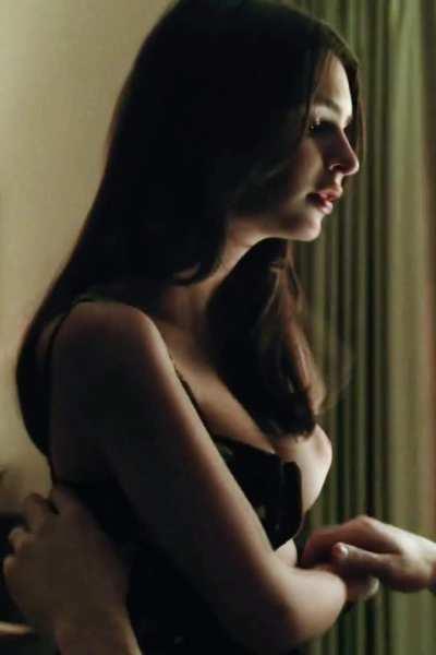 Emily Ratajkowski (23) getting her tits sucked by Ben Affleck (43)