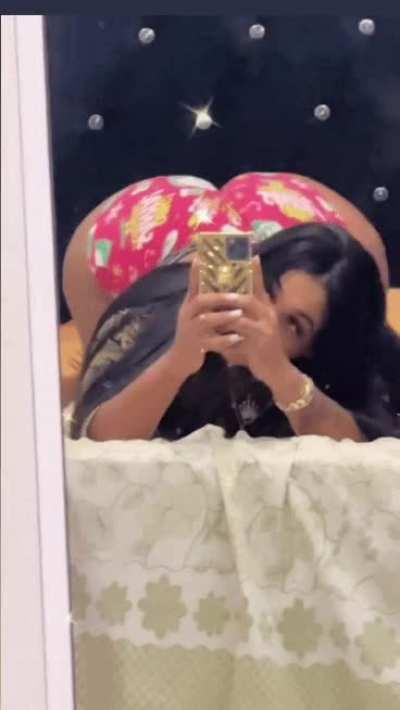 that is lot of ass in motion