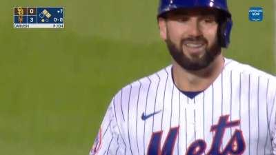 [Highlight] Twice in one inning the ball has rolled along the fair line only to stay fair, extending the Mets 7th inning