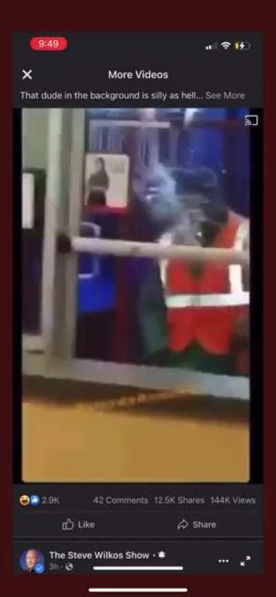 Bro nah wtf is wrong with this nigga dawg 😭😭