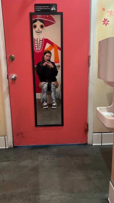 my hips look so wide when i sit