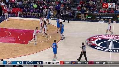 [Highlight] Darius Bazley denies Kispert's dunk attempt then looks down at him as Kispert laughs