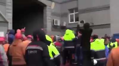 Employees of the port in Vladivostok threw helmets