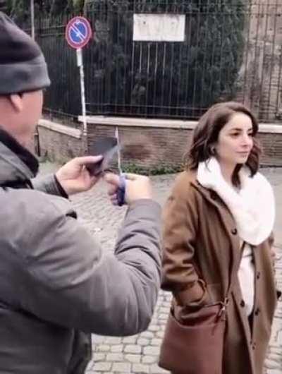 Scissoring a silhouette