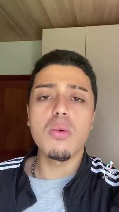 *muca coloca em algum video do jukes* o chat: