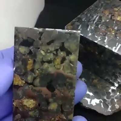 Метеорит богатый железом и другими минералами