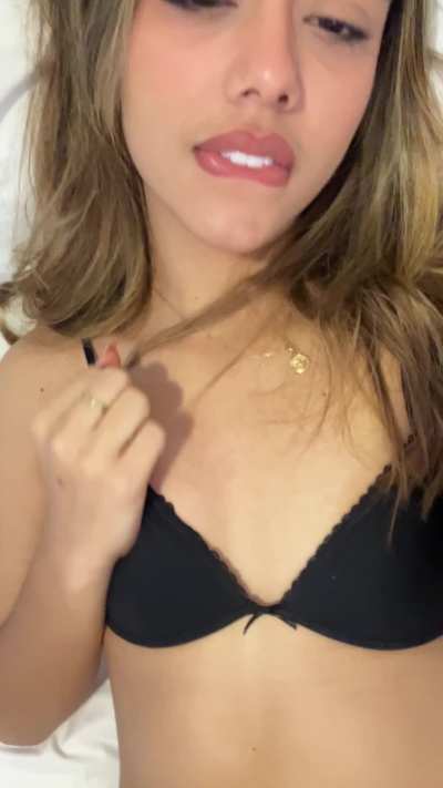 Do I look pretty enough to be your gf