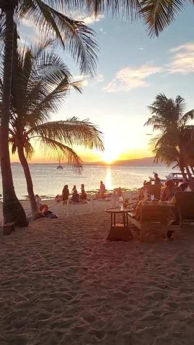 Gratitude painted in gold, Siquijor 💛