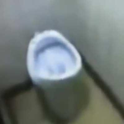 Aca sta el inodoro q habla pero canta