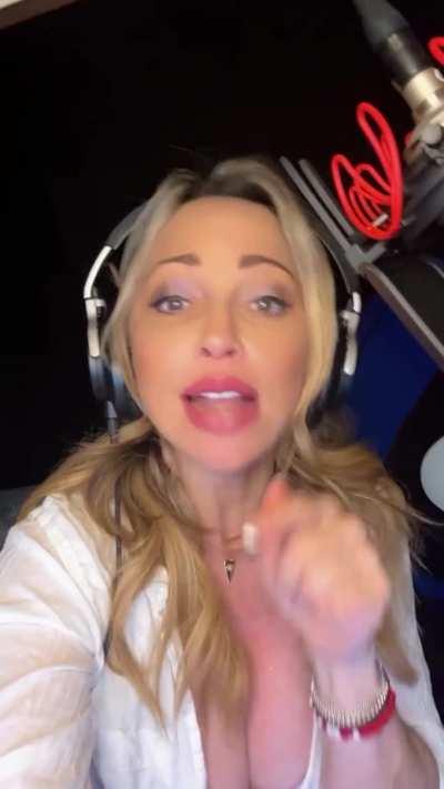 The way she makes sure those udders are in frame 🤤