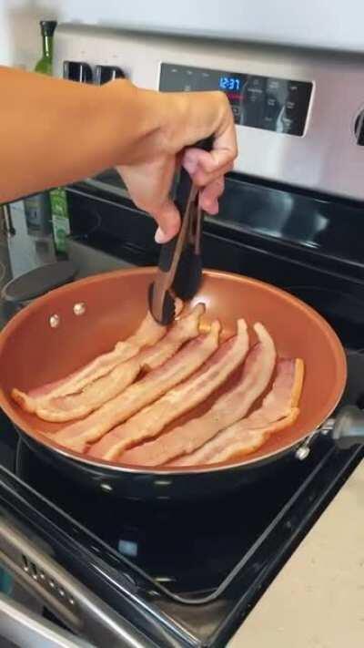 Cooking bacon. Watch till the end 😳