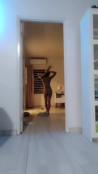 You’d see me naked all day if we were neighbors [F]