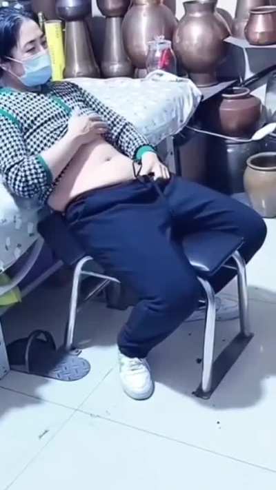 嫂子们特别相信这些“神医”这罐能把人内脏拔出来