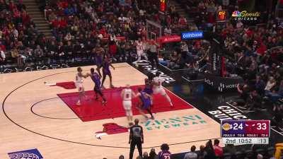 [Highlight] Jevon Carter gets Lebron flying with the pump fake and drills the 3!