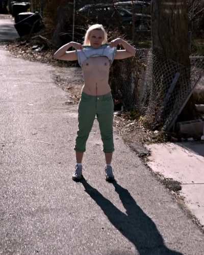 Emily Bergl in Shameless [S5E7-2015]