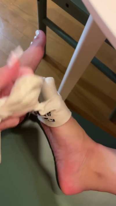 steamy and sweaty from walking around tokyo all day, come take a whiff loser